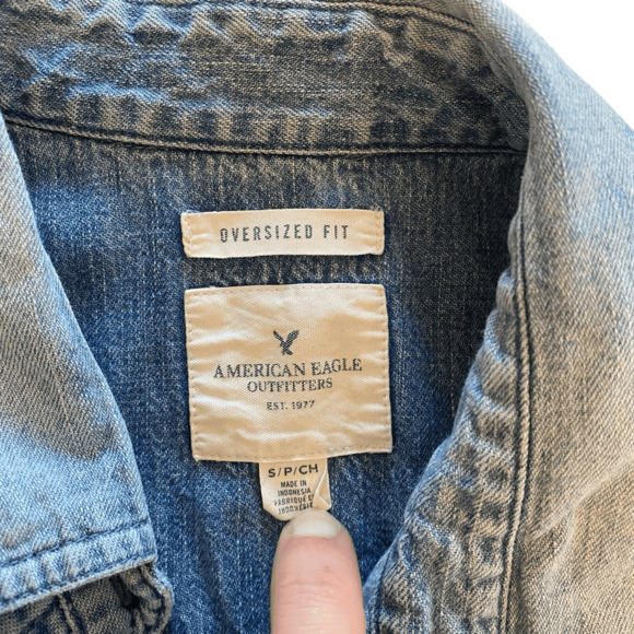 American Eagle Shirt Womens S Denim Oversize Chambray Button Up Patches - Picture 3 of 5